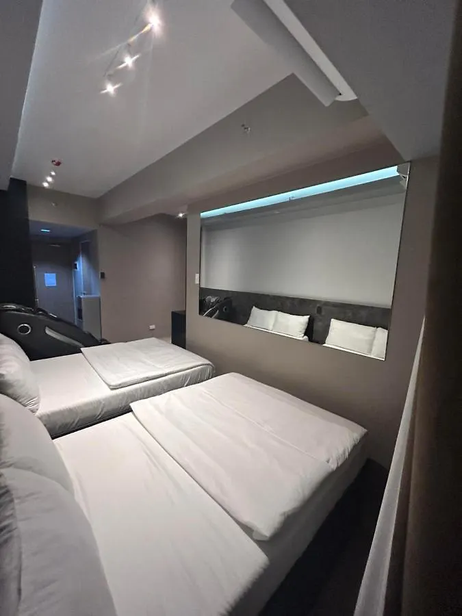 Pasay Condotel With Massage Chair And Ps4- Stellar Suites Manila